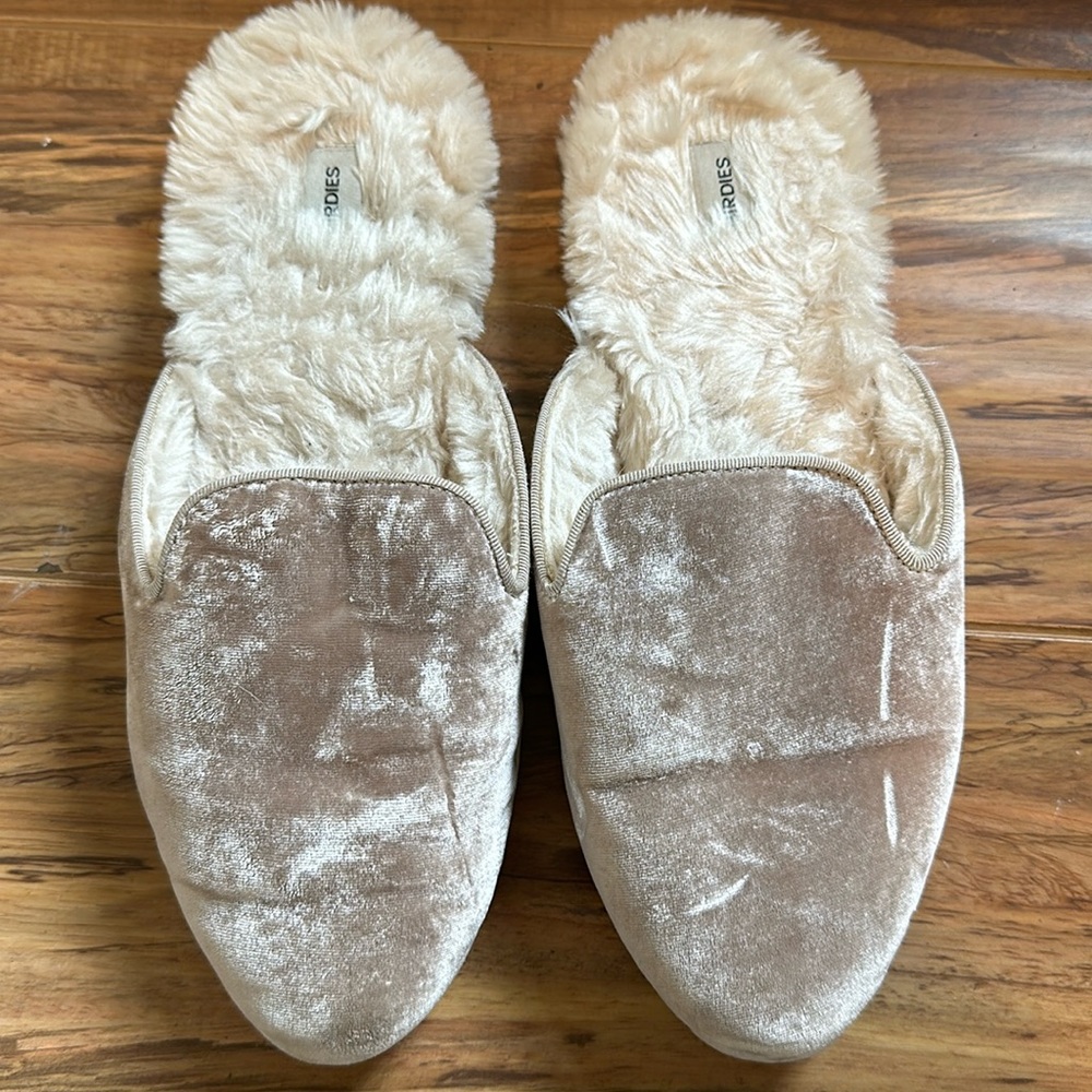 Birdies “The Phoebe” cream velvet mule. Size 8. Great condition. Barely worn
